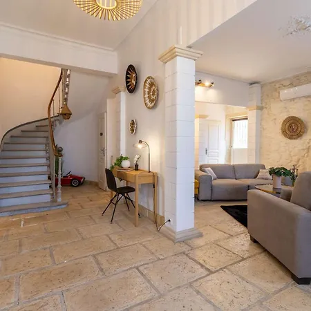 Laurens Maison Spacieuse Avec Piscine بيت للعطل آجد